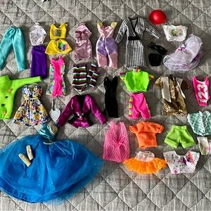 Great Condition Vintage (80s-90s) Barbie Clothes